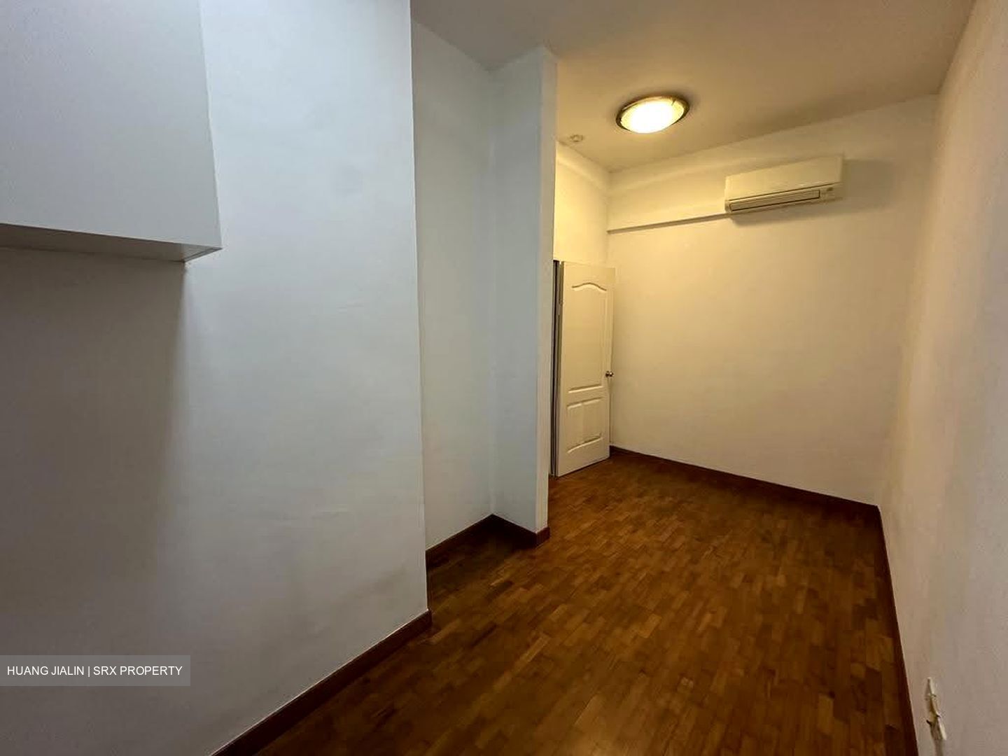 Dmanor (D16), Terrace #614983001
